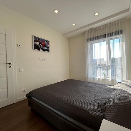 Your Home - Spacious Apartment In City Center, With Balcony & Self Check-In Вильнюс Экстерьер фото