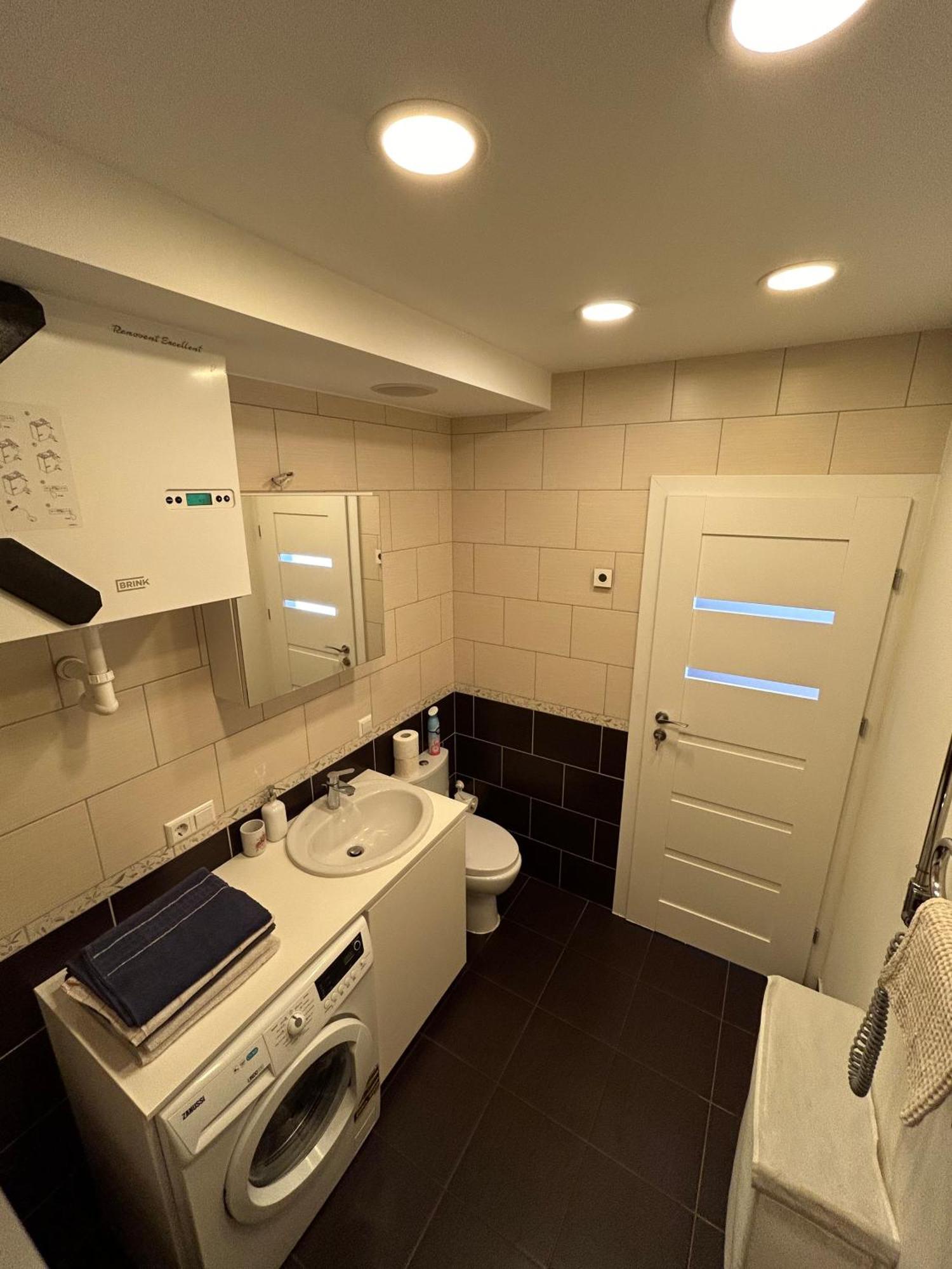 Your Home - Spacious Apartment In City Center, With Balcony & Self Check-In Вильнюс Экстерьер фото
