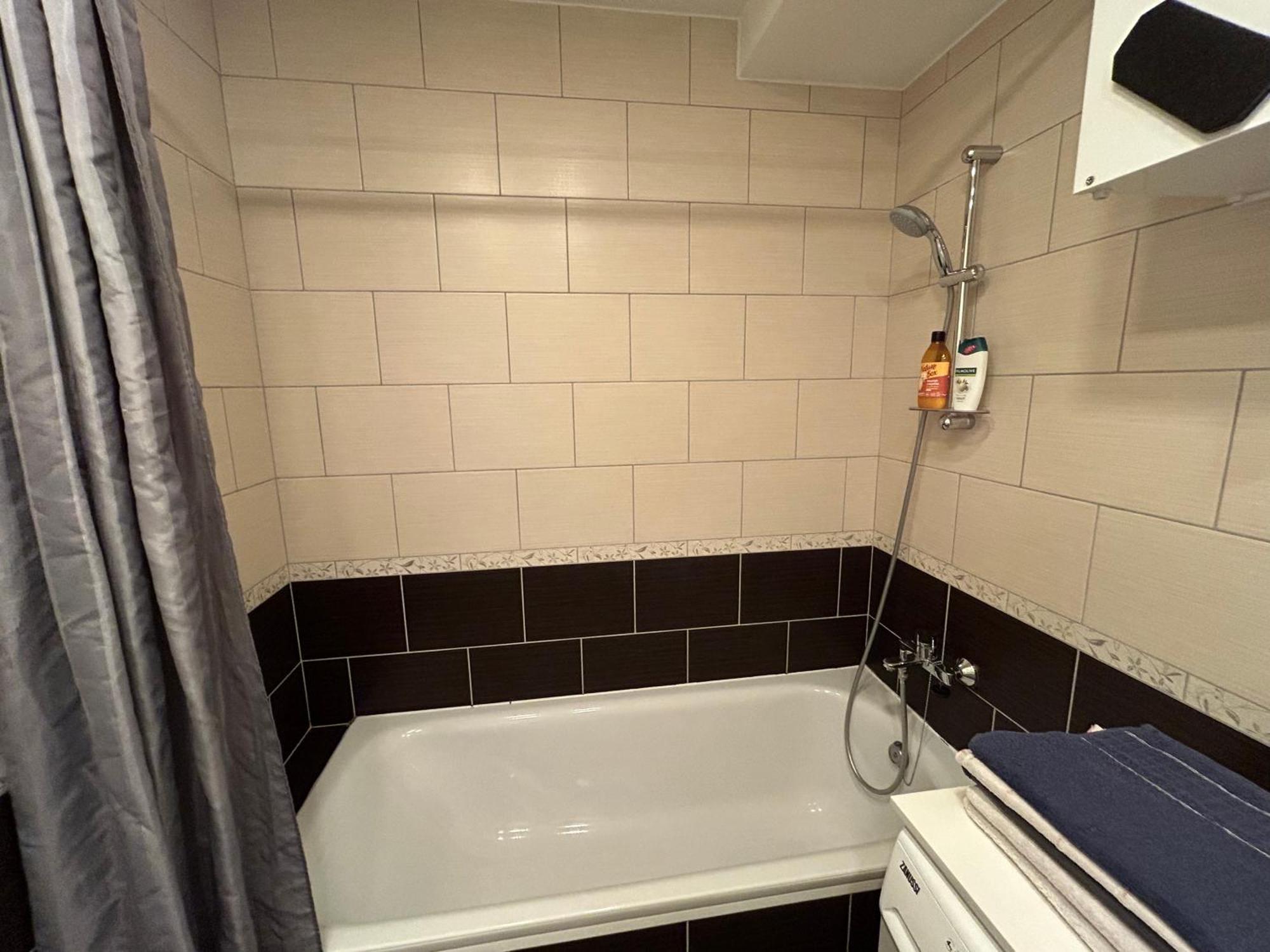 Your Home - Spacious Apartment In City Center, With Balcony & Self Check-In Вильнюс Экстерьер фото